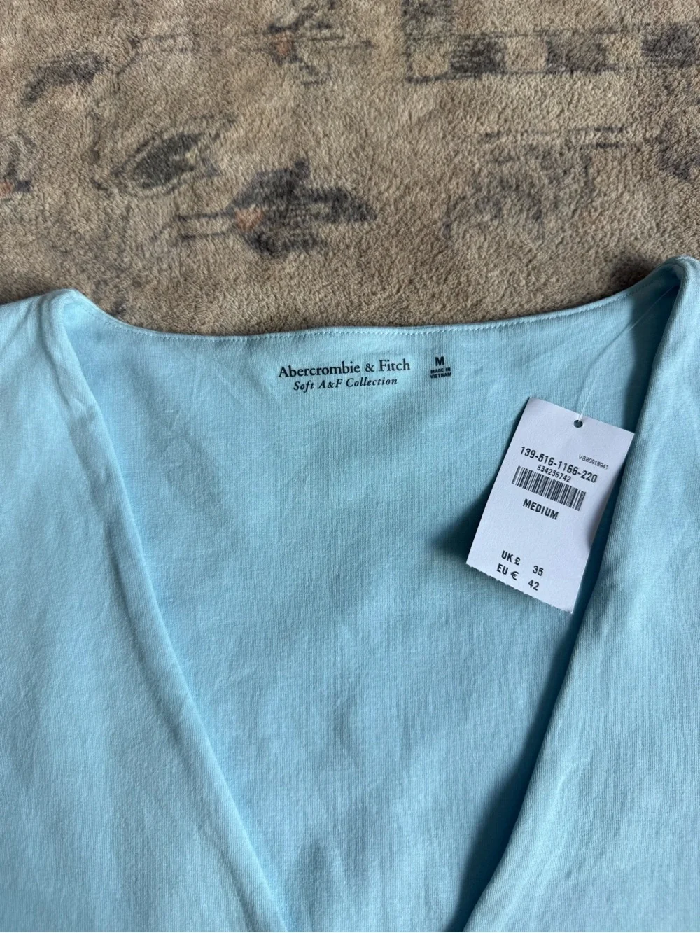 Abercrombie & Fitch Long Sleeve V-Neck Top – Light Blue - Picture 7 of 8